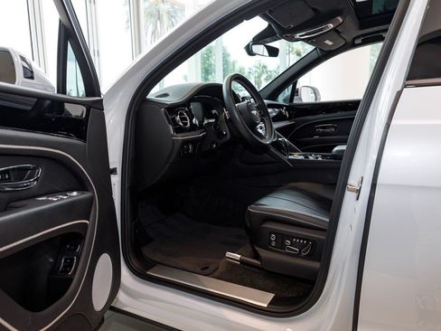Used 2023 Bentley Bentayga AWD/4WD image 12