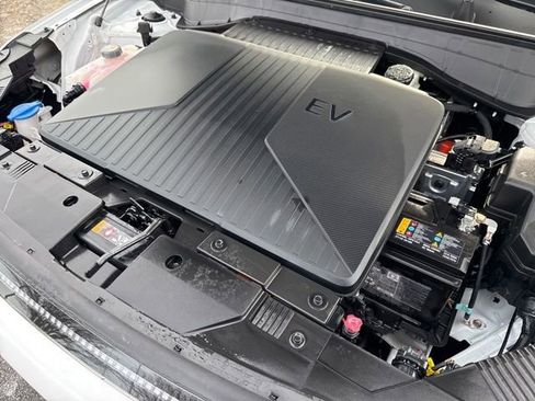 Used 2025 Hyundai Kona SEL image 28