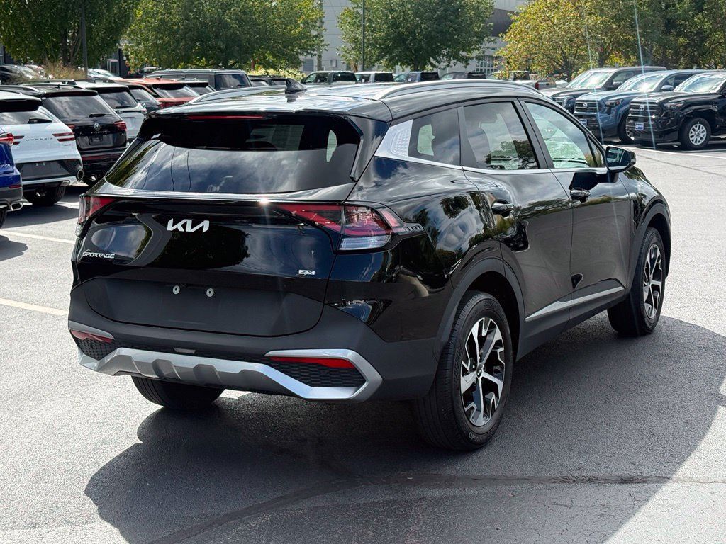 Used 2023 Kia Sportage EX AWD/4WD image 7