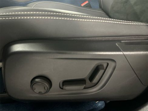 Certified 2023 Volvo XC40 Recharge Plus image 11