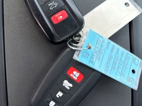 Used 2021 Toyota Highlander Limited image 45