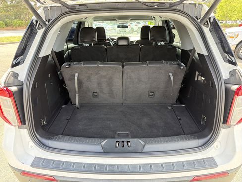 Used 2021 Ford Explorer XLT w/ Equipment Group 202A image 32