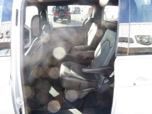 New 2026 Chrysler Pacifica Select image 12