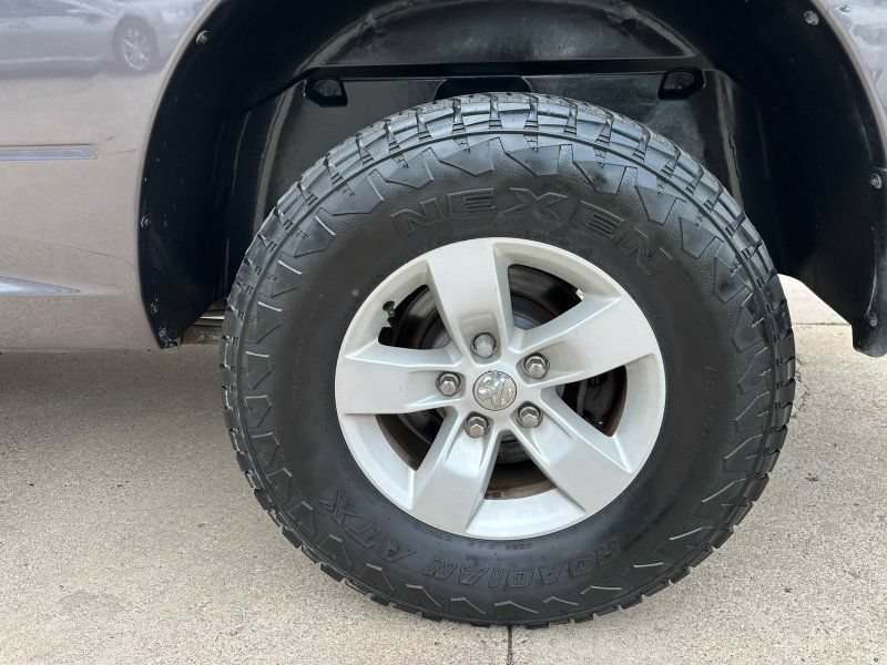 Used 2018 RAM 1500 Express AWD/4WD image 11
