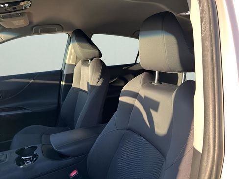 Used 2021 Toyota Venza Limited image 27