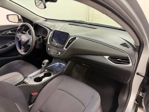 Used 2021 Chevrolet Malibu LT FWD image 11