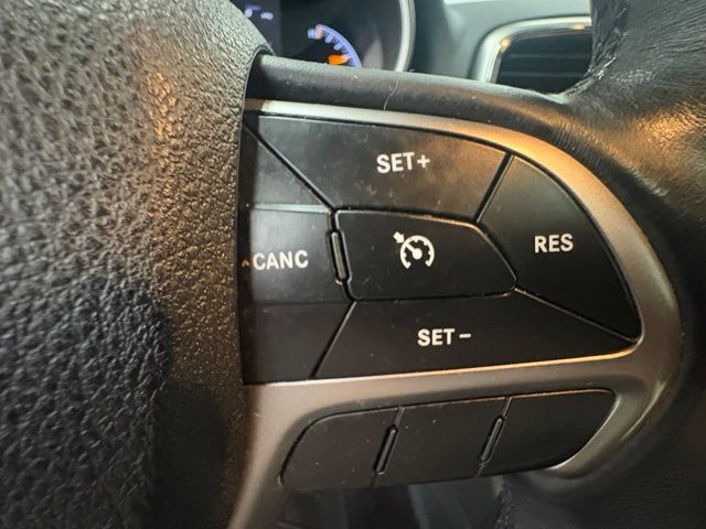 Used 2018 Jeep Grand Cherokee Altitude AWD/4WD image 19