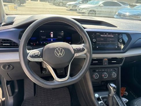 Certified 2022 Volkswagen Taos SE image 7