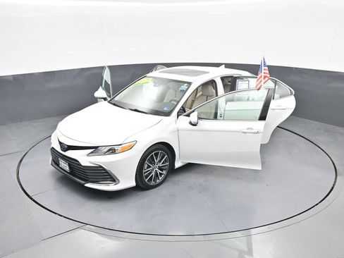 Used 2024 Toyota Camry XLE w/ Navigation Package FWD image 44