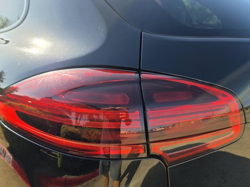 Used 2017 Porsche Cayenne S Platinum w/ Premium Package (PJW) AWD/4WD image 10