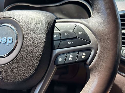 Used 2019 Jeep Grand Cherokee Overland AWD/4WD image 16