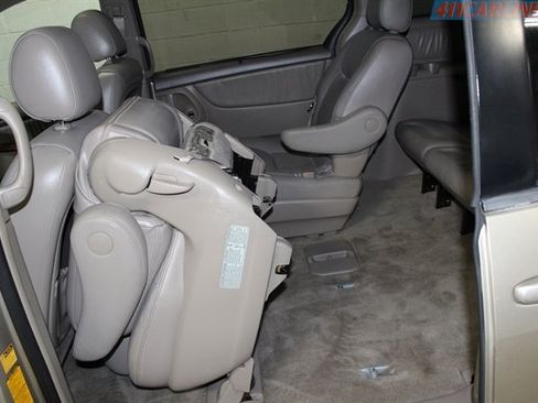 Used 2005 Toyota Sienna XLE image 22