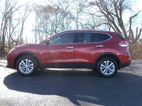 Used 2016 Nissan Rogue SV AWD/4WD image 2