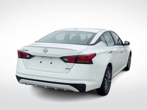 Used 2025 Nissan Altima 2.5 SV image 8