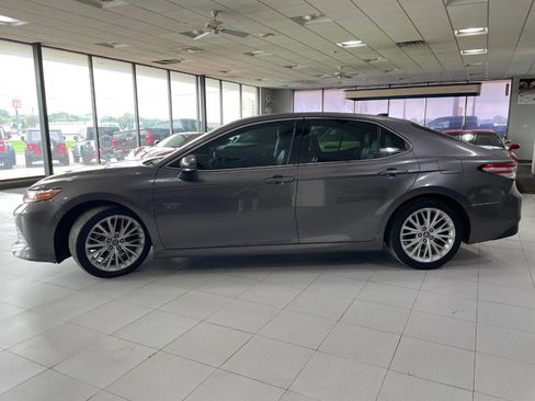 Used 2018 Toyota Camry XLE image 4