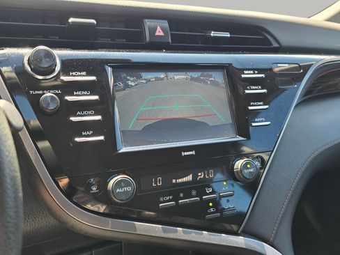 Used 2020 Toyota Camry LE FWD image 11