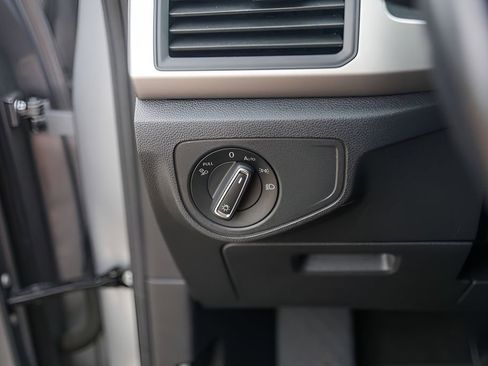 Used 2020 Volkswagen Atlas Cross Sport SE w/ Towing Package FWD image 16