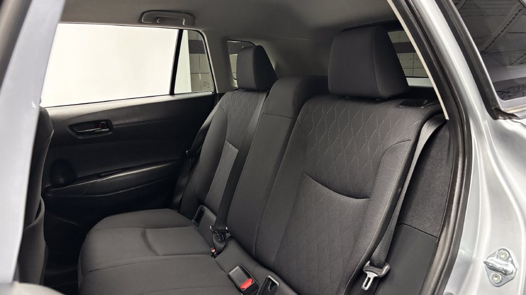 Certified 2025 Toyota Corolla Cross LE FWD image 32