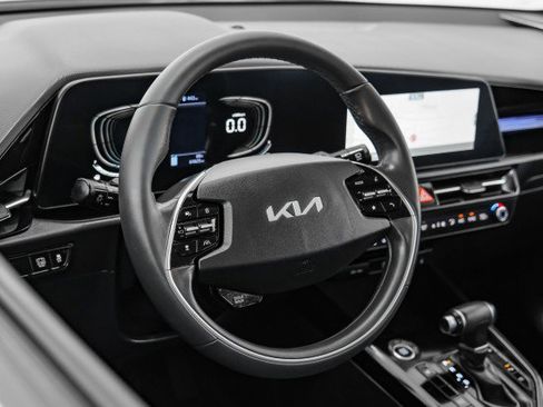 Used 2024 Kia Niro EX FWD image 13
