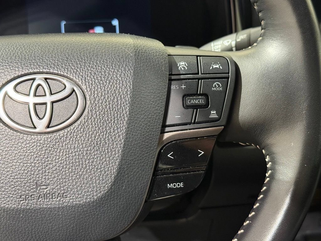 Used 2025 Toyota Camry SE FWD image 23