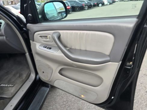 Used 2004 Toyota Sequoia Limited image 37