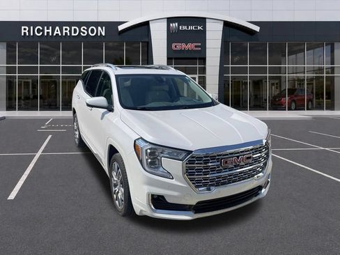 Used 2024 GMC Terrain Denali w/ Denali Premium Package AWD/4WD image 7