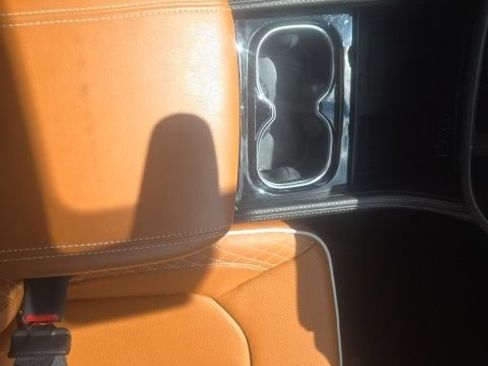 Used 2025 Chrysler Pacifica Pinnacle FWD image 37