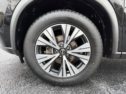 Used 2022 Nissan Rogue SV image 11