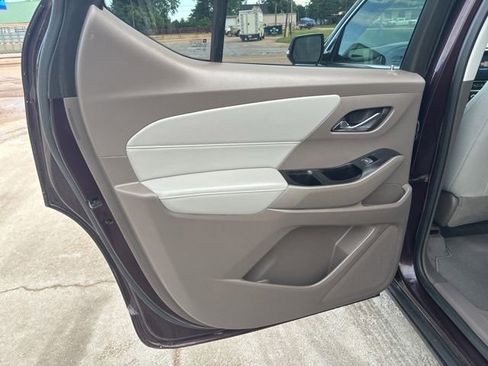 Used 2019 Chevrolet Traverse LT w/ LPO, Blackout Package AWD/4WD image 13