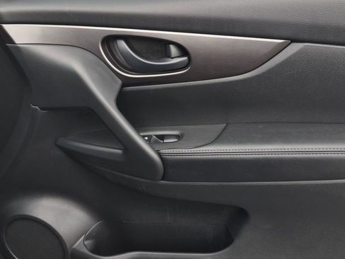 Used 2020 Nissan Rogue Sport S image 12