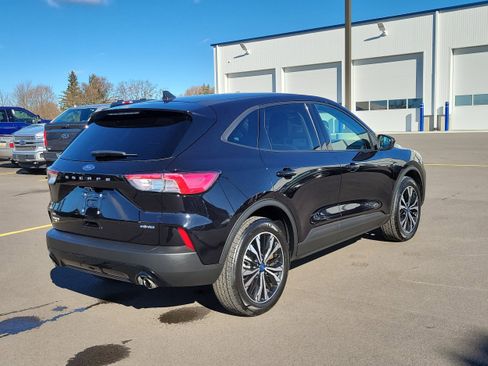 Certified 2022 Ford Escape SE w/ SE Sport Appearance Package image 4