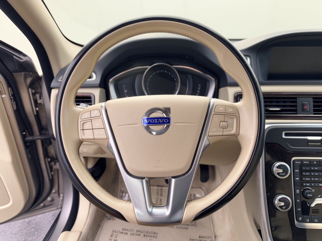 Used 2016 Volvo XC70 T5 Platinum w/ Protection Package FWD image 10
