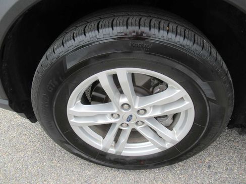 Used 2024 Ford Explorer XLT w/ Equipment Group 202A AWD/4WD image 11