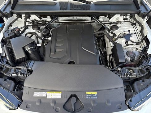 Certified 2025 Audi Q5 2.0T Premium w/ Convenience Package image 9