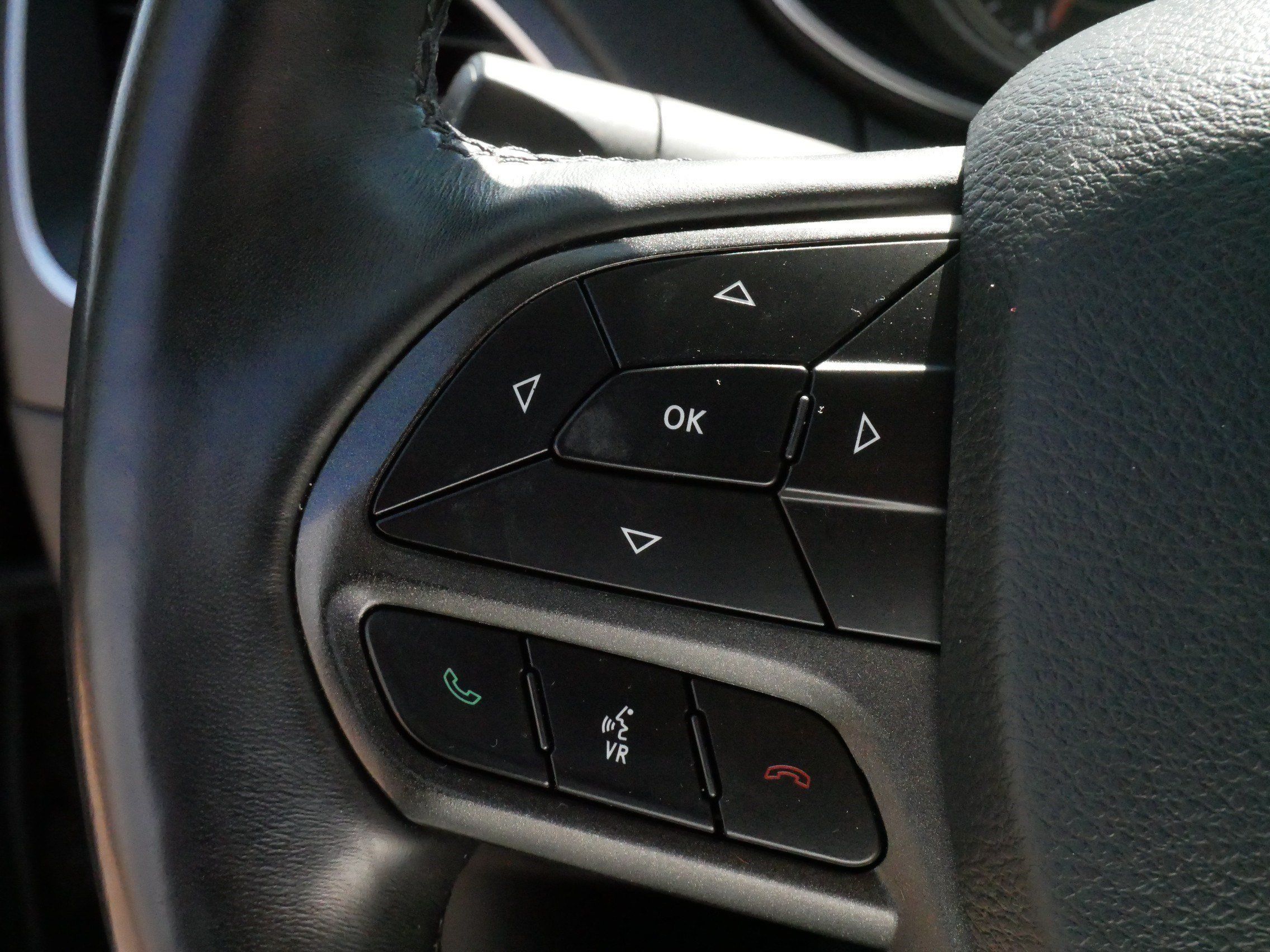 Used 2019 Jeep Cherokee Trailhawk AWD/4WD image 26