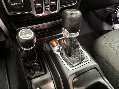 Used 2022 Jeep Gladiator Sport AWD/4WD image 23