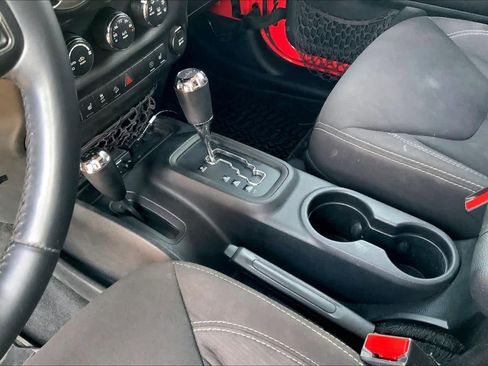 Used 2013 Jeep Wrangler Unlimited Sahara w/ Connectivity Group AWD/4WD image 16