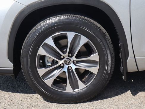 Used 2023 Toyota Highlander XLE FWD image 49