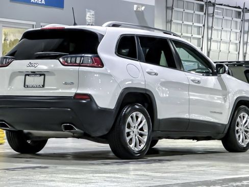 Used 2019 Jeep Cherokee Latitude w/ Popular Appearance Group image 8