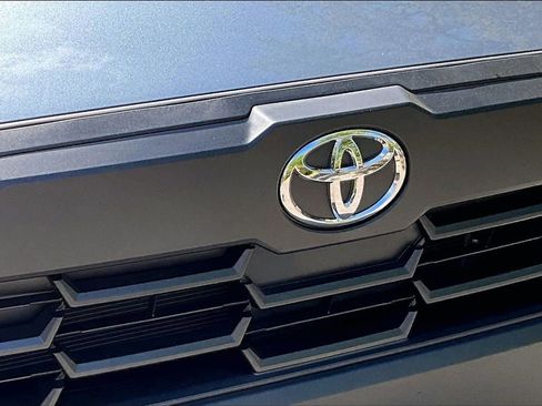 Used 2026 Toyota Corolla Cross L image 32