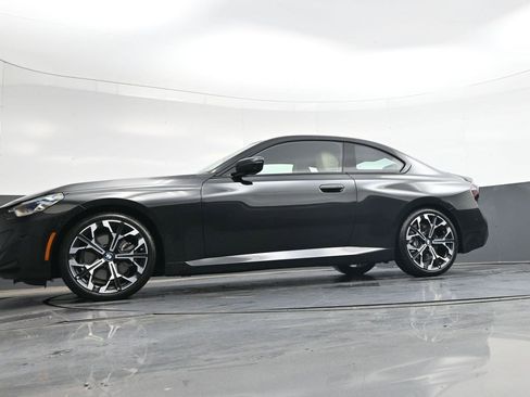 Used 2025 BMW 230i Coupe w/ Premium Package RWD image 31