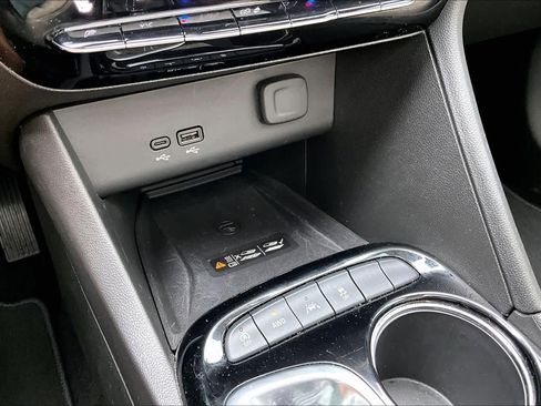 Used 2025 Buick Encore GX Avenir w/ Avenir Technology Package image 32