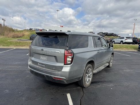 Used 2024 Chevrolet Suburban LT w/ LT Signature Plus Package image 3