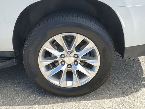 Used 2023 Chevrolet Suburban Premier image 5