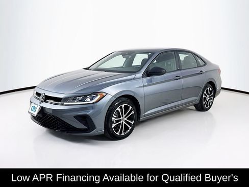 Used 2025 Volkswagen Jetta Sport FWD image 3