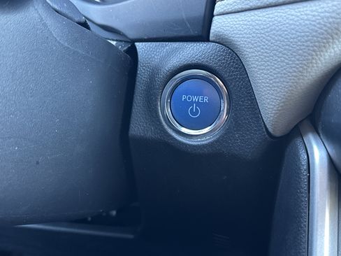 Used 2021 Toyota RAV4 XLE Premium image 31