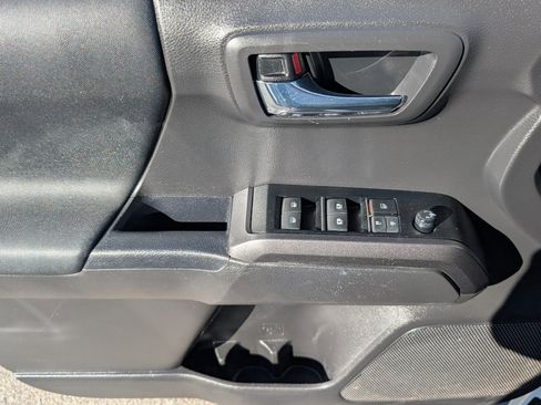 Used 2023 Toyota Tacoma TRD Off-Road image 15