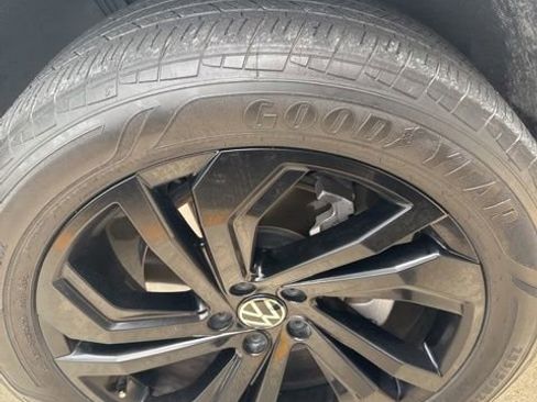 Used 2023 Volkswagen Atlas SE w/ Panoramic Sunroof Package image 11