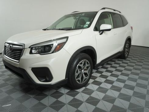 Used 2021 Subaru Forester Premium image 3