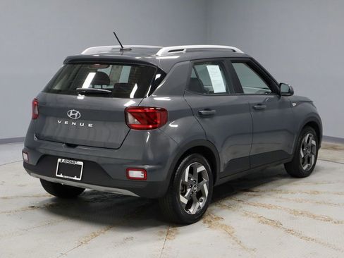 Used 2025 Hyundai Venue SEL FWD image 11